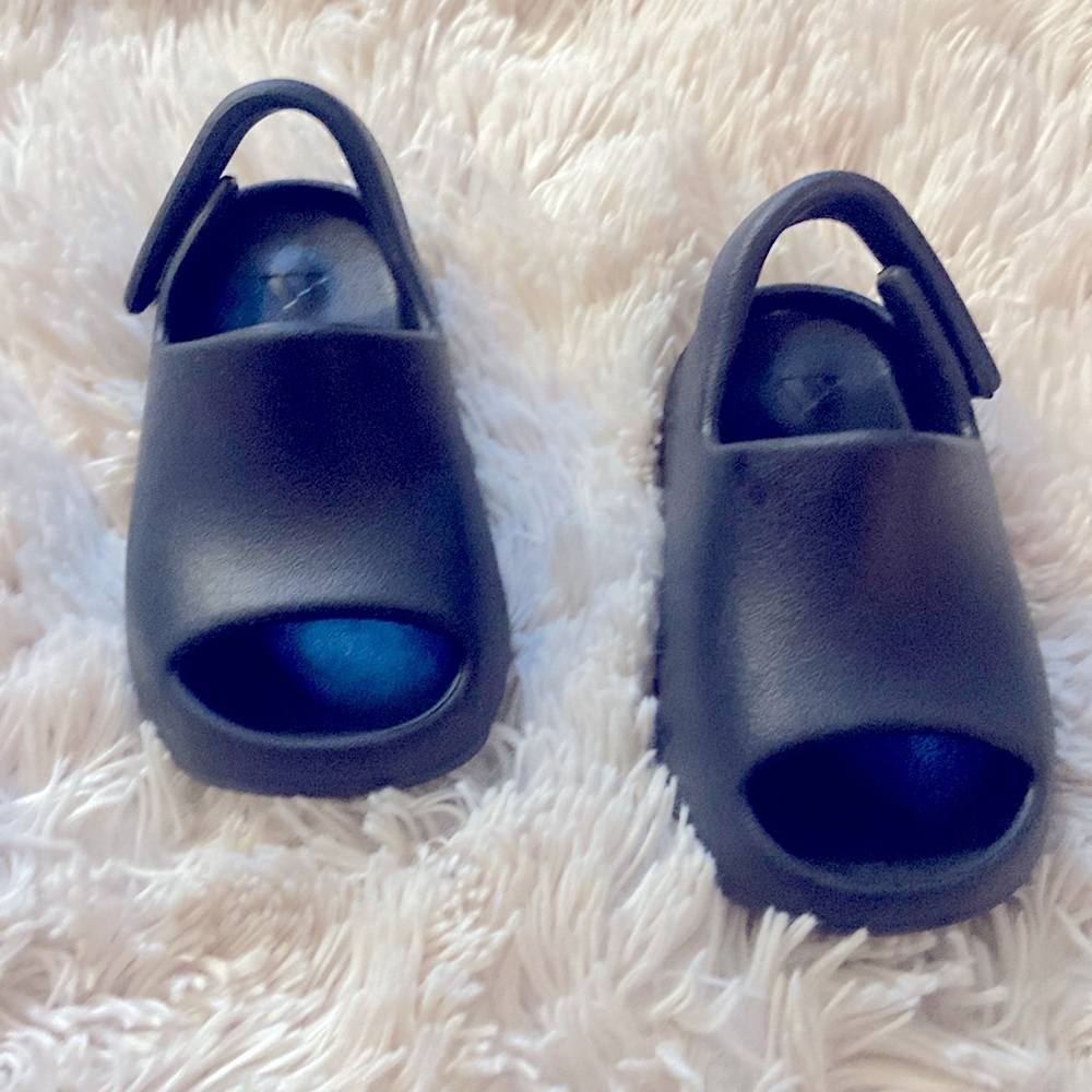 Brand New Yeezy slide size 7C